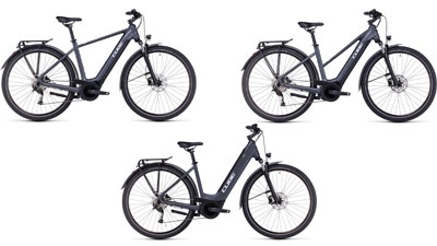 Her ses tre grå Cube Touring Hybrid ONE-elcykler, henholdsvis med en diamantramme, en trapezramme og en lavstigningsramme.