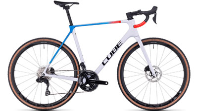 Cube Cross Race C:62 SLX racercykel i hvid med blå og orange detaljer.