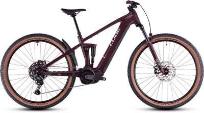 Her ses en mørkerød Cube Stereo Hybrid ONE22 Pro-elcykel.