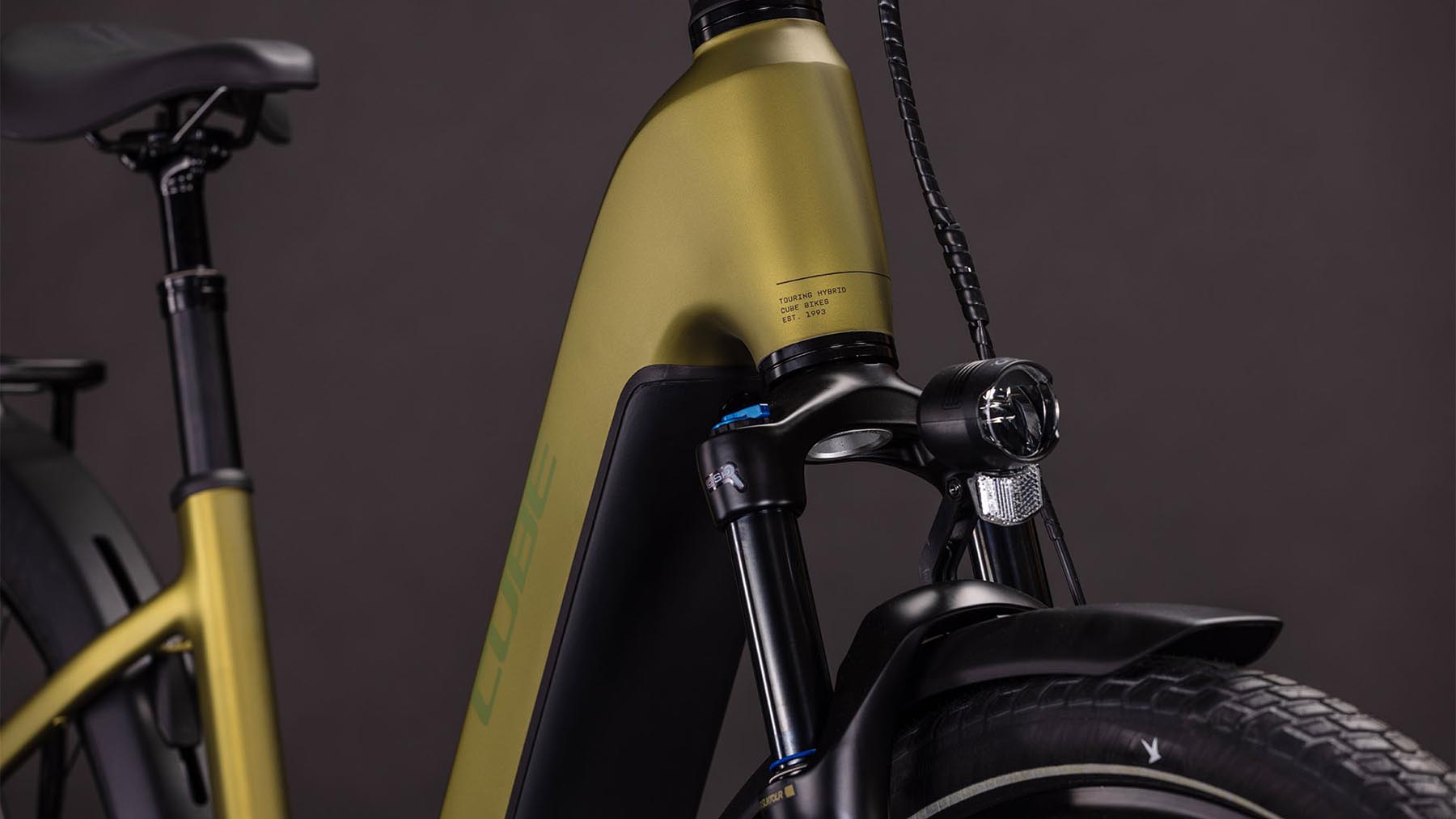 111212E-Cube-Touring-Hybrid-Pro-800-goldenlime-n-black-2026-EBike-Trekkingrad-Tiefeinsteiger-05
