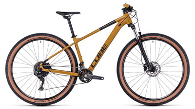 Cube Aim EX hardtail-mountainbike i sennepsfarve.