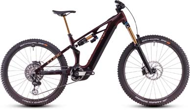 Her ses en mørkerød Cube Stereo Hybrid ONE77 HPC SLT e-cykel med gyldne støddæmpere.