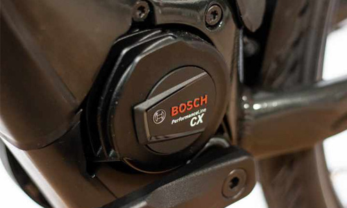 Billedet viser et nærbillede af en elcykelmotor, en Bosch Performance Line CX.