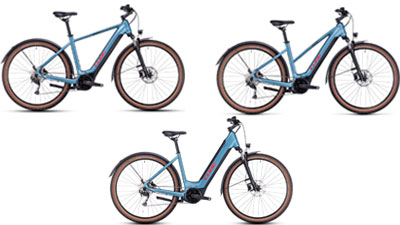 Her ses tre blå Cube Nuride Hybrid-elcykler, henholdsvis med en diamantramme, en trapezramme og en lavstigningsramme.