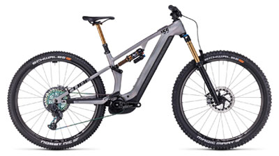 Her ses en grå Cube Stereo Hybrid ONE44 HPC SLX e-cykel med gyldne støddæmpere.